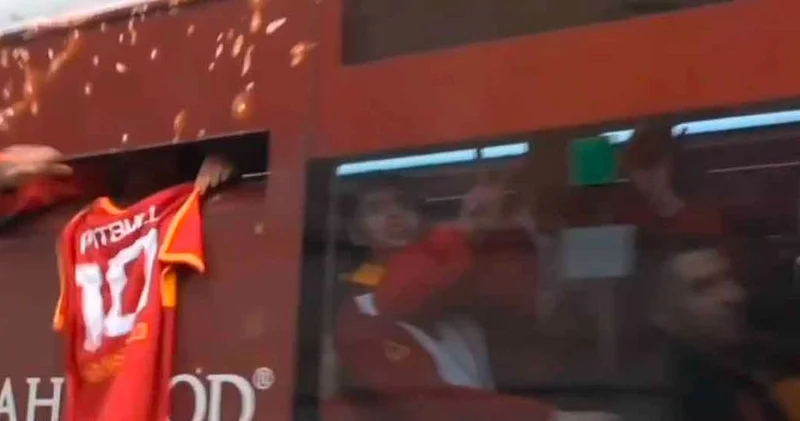 Derbi için 30 otobüsle Kadıköy e doğru yola çıktılar