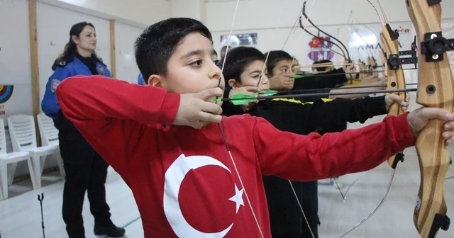 Polislerin desteğiyle okçu oldular Amasya Haberleri