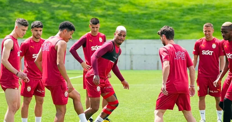 Galatasaray da olağanüstü derbi kararı: Sahaya girmeleri yasaklandı