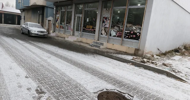 Diyadin e mevsimin ilk karı düştü Ağrı Haberleri