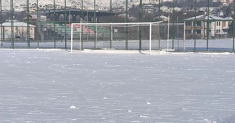 Kayseri’de maçlara kar engeli
