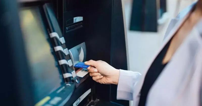 261 yıllık dev banka onlarca şubesini kapatıyor