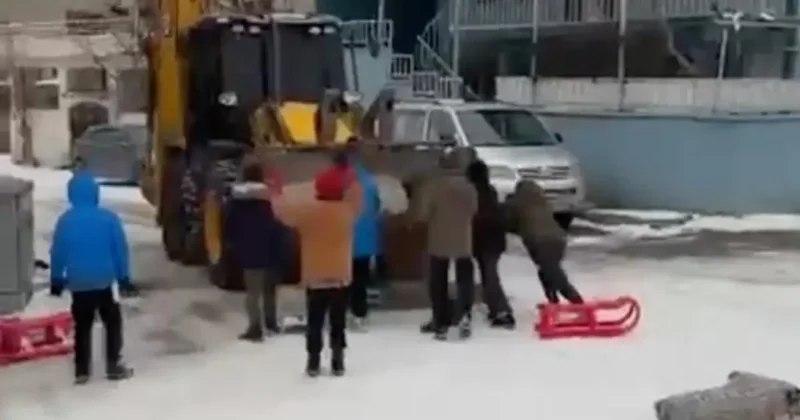 Çocuklar Kızak İçin Alan İstedi