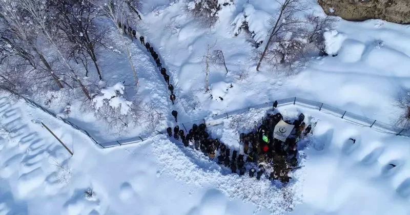 Van’da çığ felaketinde hayatını kaybeden kadın son yolculuğuna uğurlandı