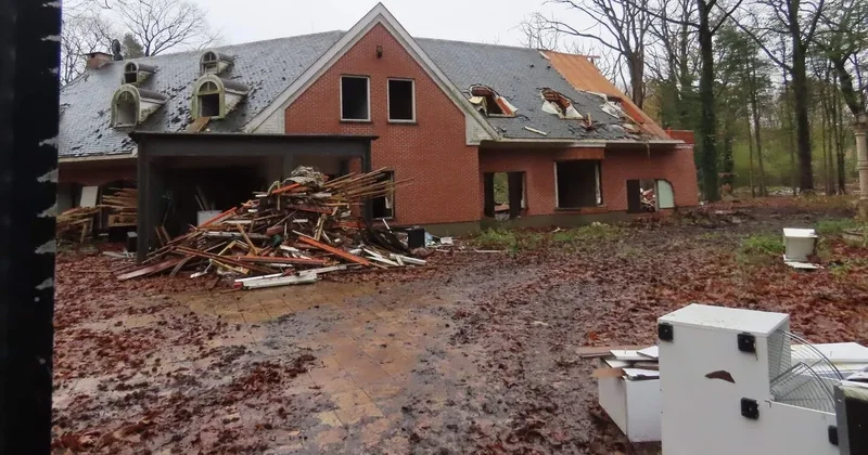 Avrupa ve Türkiye ye yönelik uyuşturucu sevkiyatının baş aktörlerindendi: “Hayalet” lakabıyla anılan Orhan Ünğan ın lüks malikanesi yerle bir edildi!