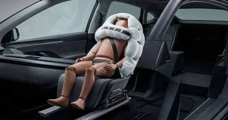 Otomobil güvenliğinde yeni çağ: Battaniye gibi sarılan hava yastıkları geliyor