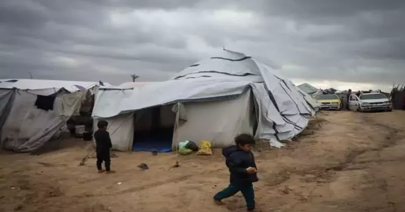 Gazze de yokluk ve zorlu şartlar: Anne ve çocuğu yanan çadırda can verdi