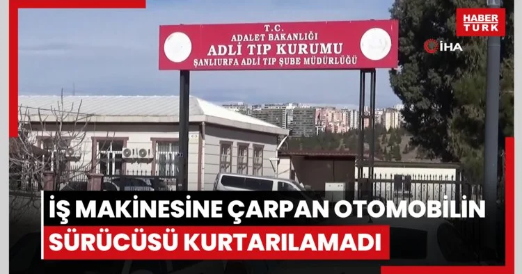 İş makinesine çarpan otomobilin sürücüsü kurtarılamadı
