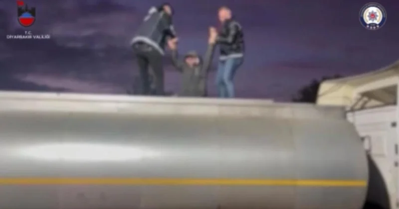 Diyarbakır da atık tankerine gizlenmiş 32 düzensiz göçmen yakalandı