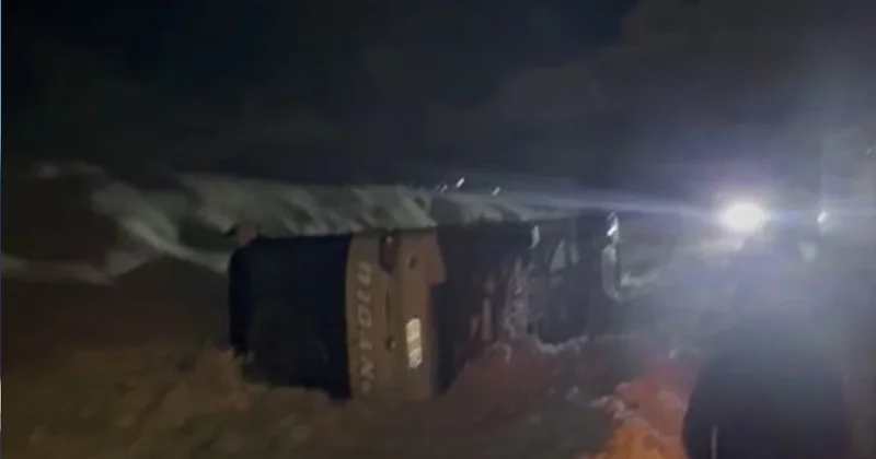 Diyarbakır da yolcu otobüsü devrildi Sözcü Gazetesi