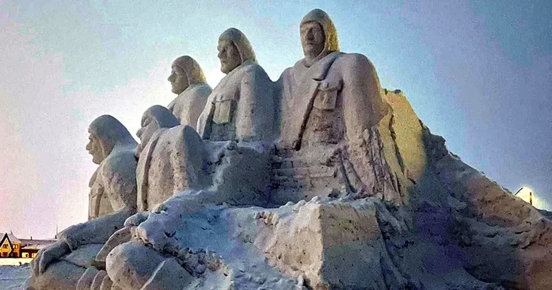 Sarıkamış şehitleri kardan anıt oldu