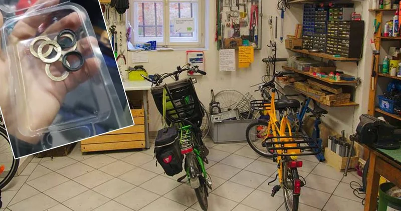 Para gerçekten pul oldu! Atölyedeki çıraklar bisiklet tamirinde kullanıyor...