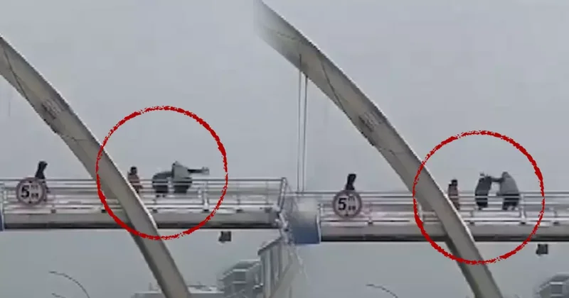 Kar topu atan çocukları yerde tekmeledi! O anlar kameraya yansıdı