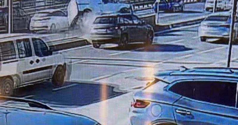 İstanbul E 5 Saadetdere’de trafiği kilitleyen kaza Hayat Haberleri