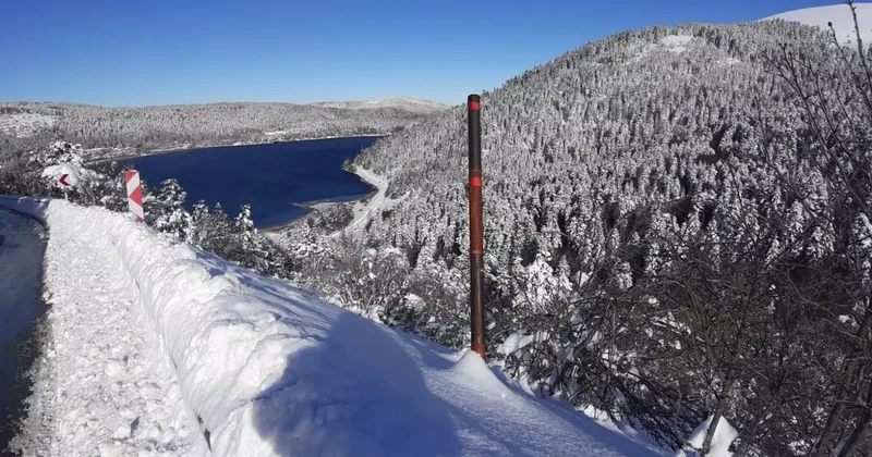 Beyaza bürünen Abant’ta kartpostallık manzara: Kar kalınlığı 1 metreyi buldu