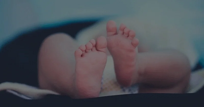 Esenler’de şoke eden olay: Dondurucu soğukta otobüs durağında bebek bulundu!