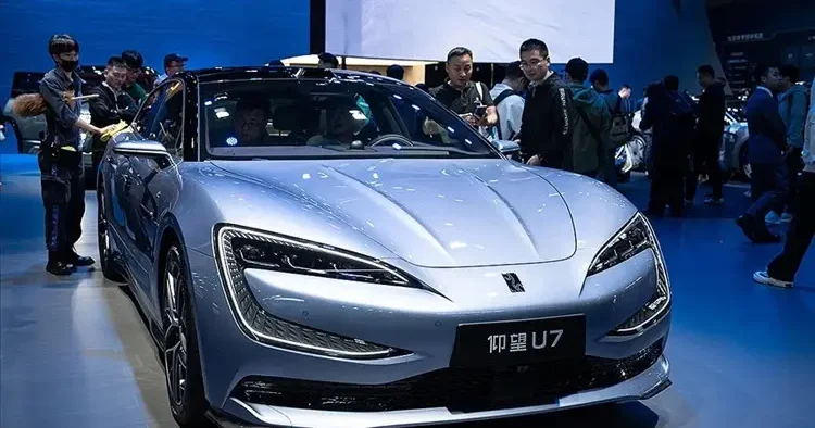 Elektrikli araçta yeni kral: Tesla yı tahtından indirdi