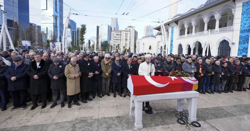 Galatasaray ın eski milli futbolcusu Gökmen Özdenak, son yolculuğuna uğurlandı