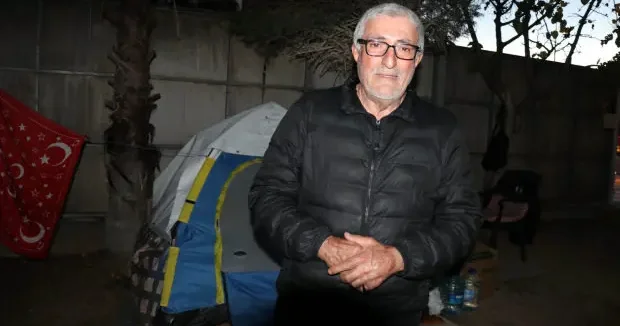 Antalya haberleri Karısından gördüğü şiddet hayatını kararttı: 63 yaşındaki adam parkta yaşıyor 02 Ocak 2026