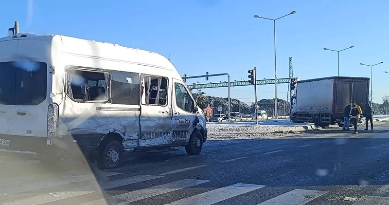 Samsun da buzlanma nedeniyle zincirleme kaza!