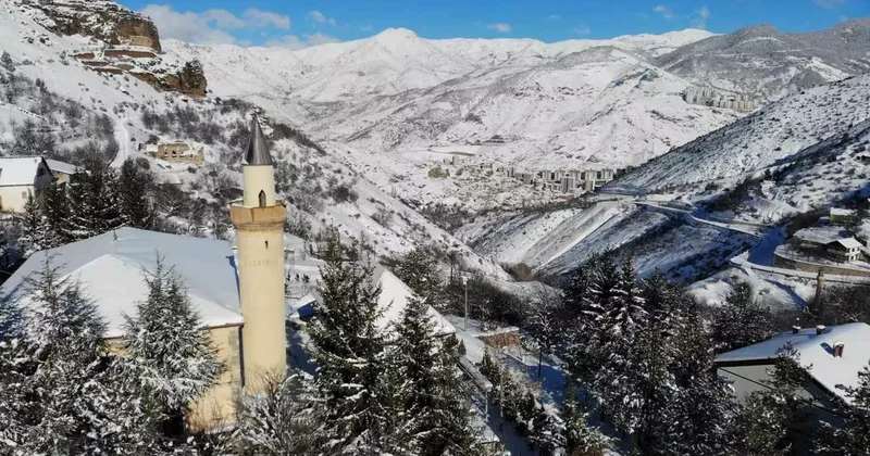 Tarihi Süleymaniye Mahallesinden kar manzaraları