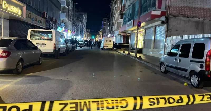 Küçükçekmece de silahlı saldırı: 1 i ağır 3 yaralı