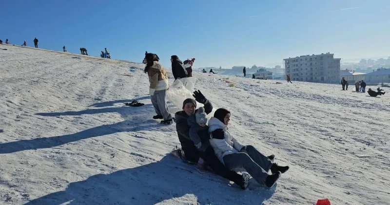 Şehir beyaz örtüye teslim oldu: Karın tadını tabii ki onlar çıkardı