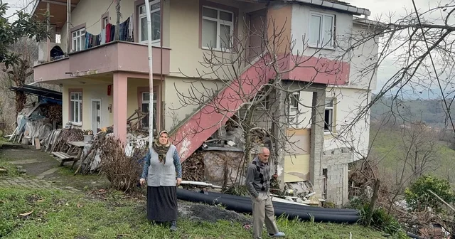 Alaplı da heyelan nedeniyle bir ev çökme riski oluştu Zonguldak Haberleri