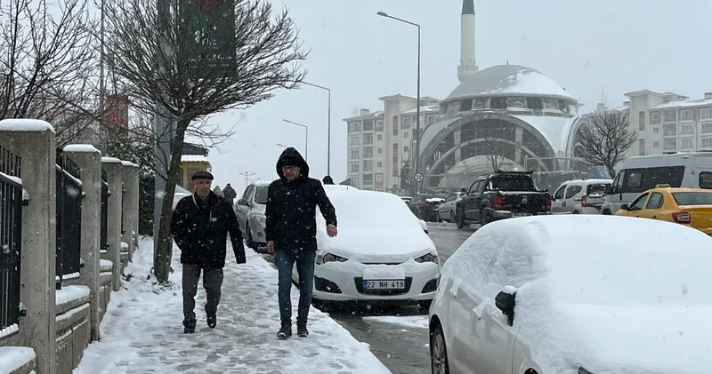 Edirne’yi kar vurdu: Motokuryelere trafik yasağı