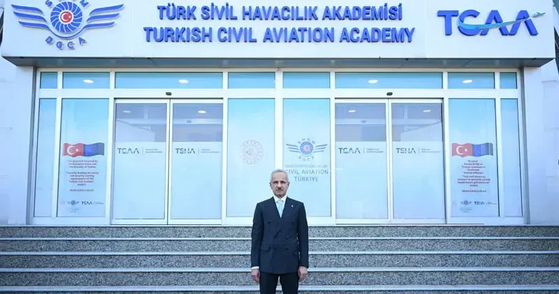 Bakan Uraloğlu: Yolcu ve kargo uçağı sayısı 800 e ulaştı
