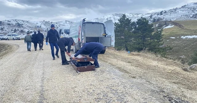 Çorum da vücudu parçalanarak dere kenarına atılan adamın cansız bedeni morga kaldırıldı Çorum da kan donduran cinayetle ilgili komşu gözaltında Çorum Haberleri