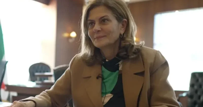 Suriye nin tek kadın bakanı Kabawat tan değişim çağrısı: Burada vitrin süsü değilim