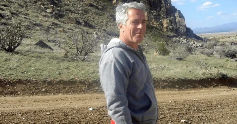 Epstein belgelerinden çıkan şok detay: Kabe örtüsü göndermişler