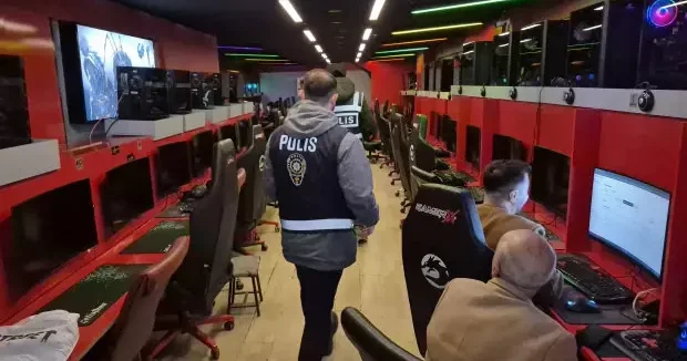 Eskişehir haberleri Polise yakalanan öğrenciler panik oldu! Eskişehir de internet kafelere denetim 02 Şubat 2026