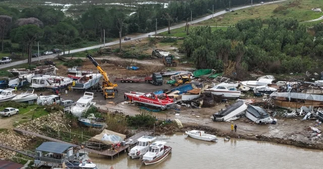 Antalya da hortum sonrası enkaz kaldırılıyor; su ise çekilmedi Antalya Haberleri