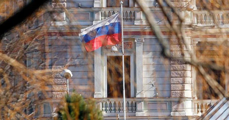 İngiltere bir Rus diplomatı sınır dışı etti