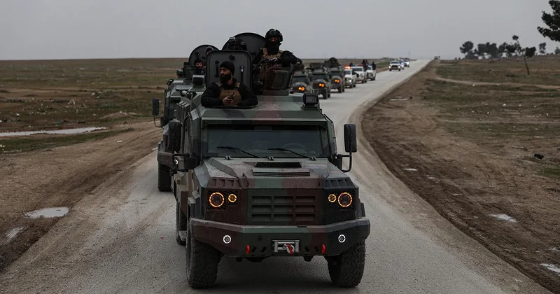 Suriye İçişleri Bakanlığına bağlı güvenlik konvoyu YPG nin işgali altındaki Haseke ye giriş yaptı