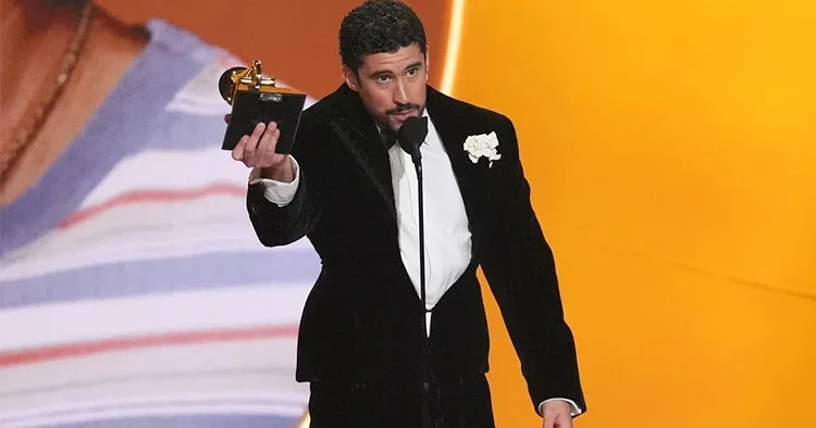 Grammy’nin kazananları belli oldu, ünlü şarkıcı tarih yazdı