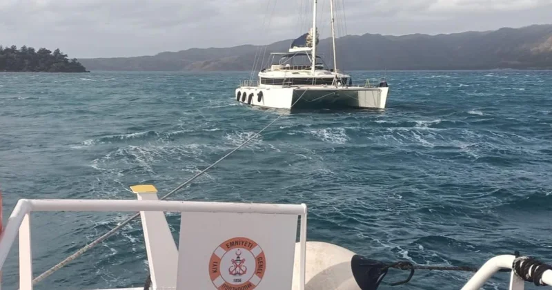 Marmaris te sürüklenen katamarandaki 2 kişi kurtarıldı