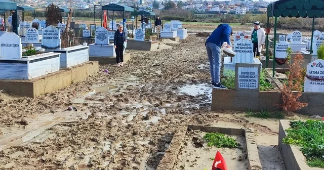 Mezarlar selde çöktü aileler isyan etti Adana Haberleri