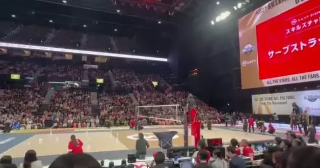 Japon voleybolcudan alkış alan hareket! Kaza sonrası diz çökerek özür diledi