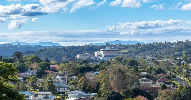 Benzin istasyonu bile olan kasabayı komple satışa çıkardılar: Fiyatını ilanla duyurdular