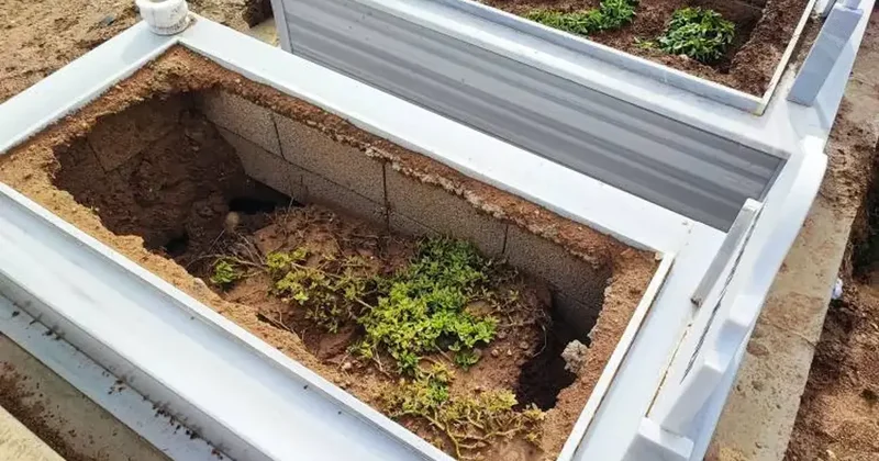 Yer: Adana! Mezarlıkta kahreden manzara: Kabirler çöktü