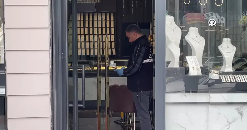 Film gibi soygun: Kar maskeli hırsızlar kuyumcuyu soydu! 1 polis yaralandı