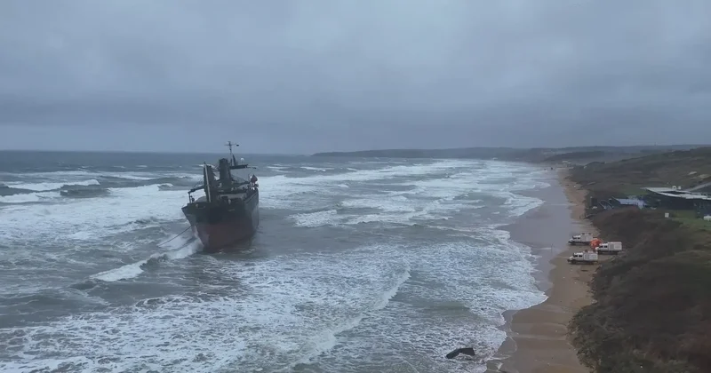 Sarıyer de karaya oturan gemi havadan görüntülendi