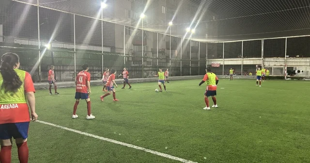 Bergama da çocuklar babaya, anneler halı sahaya İzmir Haberleri