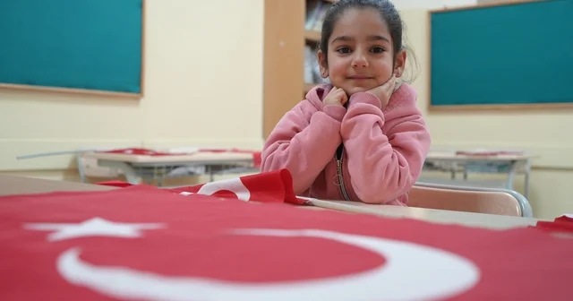 Bayburt ta 14 bin 319 öğrenci Bayrak Sevgisi temasıyla ikinci döneme başladı Bayburt Haberleri