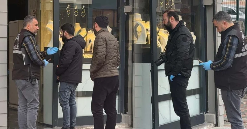 Kar maskeli silahlı hırsızlar polisi vurup kuyumcuyu soydu!