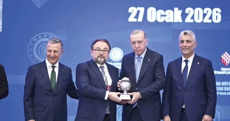 Erdoğan takdim etti: Yolsuzluk soruşturmaları ve kesinleşmiş hapis cezalarıyla anılan üç isim, başarı ödülü aldı