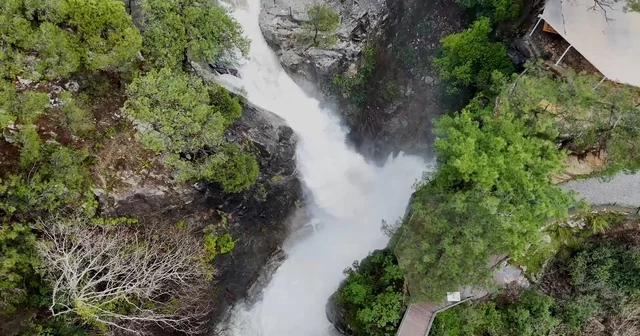 Kazdağları nın Sütüven Şelalesi yağışlarla birlikte Niagara yı aratmadı Yağış ile birlikte şelaleler, çağlayanlara dönüştü Balıkesir Haberleri